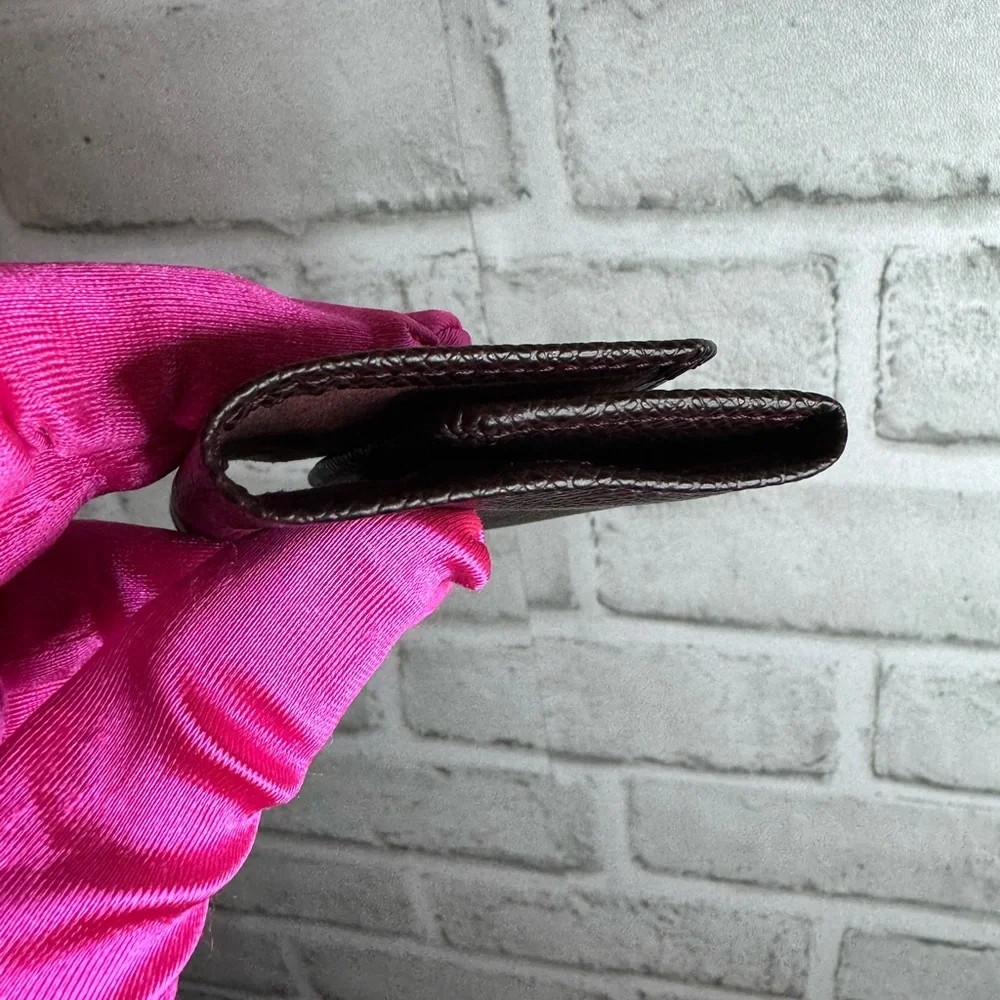 LOUIS VUITTON BORDEAUX COWHIDE LEATHER CUFFLINK POUCH IN UNUSED
AS NEW CONDITION - Picture 4 of 12